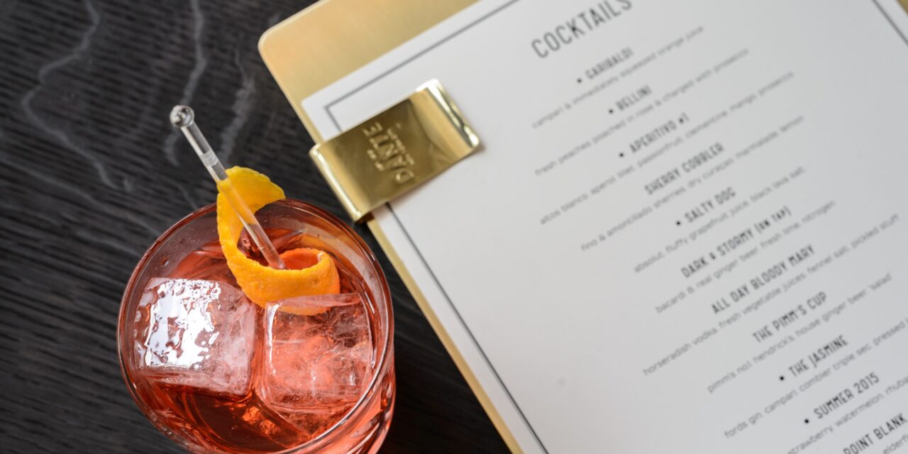 Αυτά είναι τα καλύτερα μπαρ της Ελλάδας – Από την Αθήνα μέχρι τον Βόλο