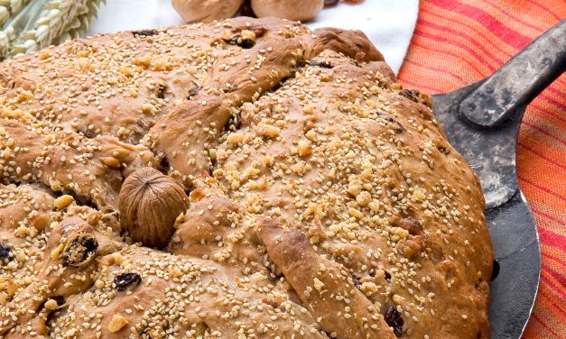 Χριστόψωμο: Το ευλογημένο ψωμί των Χριστουγέννων – Δείτε τη συνταγή