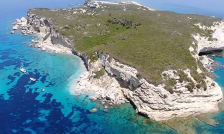 Ταξιδεύοντας σε ένα άγνωστο νησί στις εσχατιές της Ελλάδας (video)