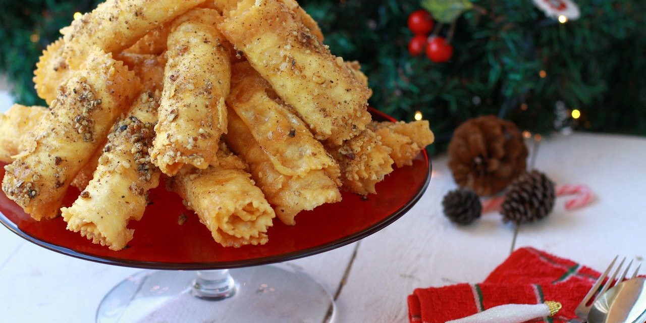 Λαχταριστές, παραδοσιακές δίπλες με καρύδια και μέλι – Δείτε τη συνταγή