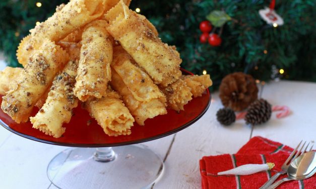 Λαχταριστές, παραδοσιακές δίπλες με καρύδια και μέλι – Δείτε τη συνταγή