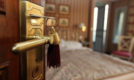 56 εκατ. διανυκτερεύσεις στην Ελλάδα το καλοκαίρι του 2022