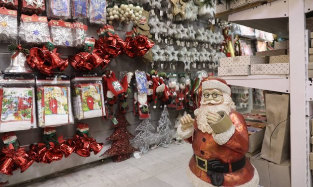 Ανοίγουν τα καταστήματα με εποχιακά είδη τη Δευτέρα