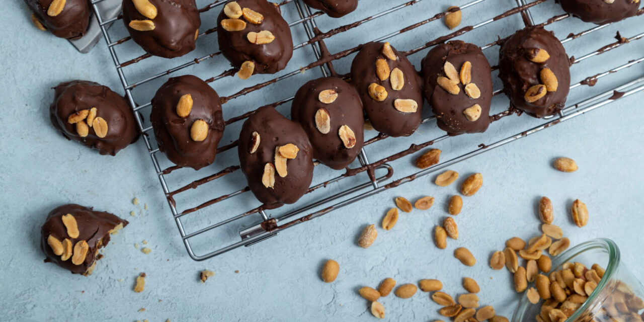 Μελομακάρονα με καραμέλα φιστικοβούτυρου & σοκολάτα… για να κάνετε τη διαφορά!