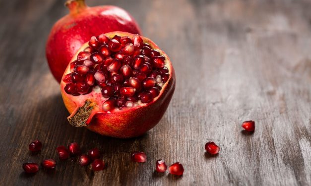 Γιατί σπάμε ρόδι την Πρωτοχρονιά – Από ποιο μέρος της Ελλάδας ξεκίνησε το έθιμο