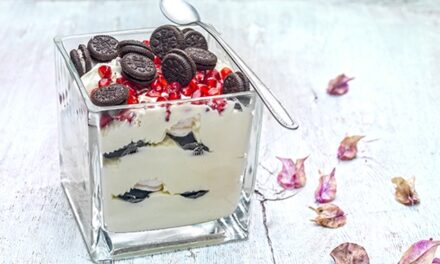 Χριστουγεννιάτικο trifle με μαρέγκες και μπισκότα – Δείτε τη συνταγή