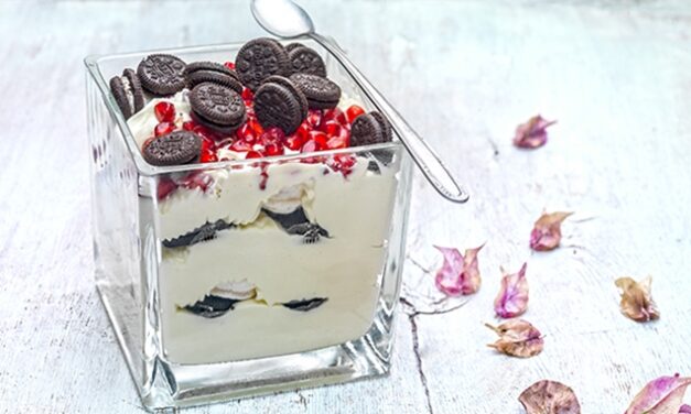 Χριστουγεννιάτικο trifle με μαρέγκες και μπισκότα – Δείτε τη συνταγή