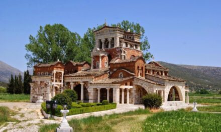 Αυτή είναι η πιο παράξενη εκκλησία της Ελλάδας – Δείτε που βρίσκεται (video)