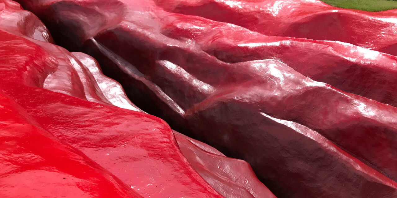 Βραζιλία: Ένα τεράστιο γλυπτό 33 μέτρων προκαλεί αντιδράσεις – Δείτε γιατί