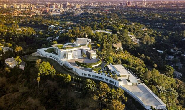 Αυτό είναι το ακριβότερο σπίτι στις ΗΠΑ: Διαθέτει 21 υπνοδωμάτια, 42 μπάνια, πισίνες και σινεμά