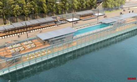 Μία εντυπωσιακή πισίνα τοποθετήθηκε πάνω στον Σηκουάνα – Για βουτιές στο κέντρο του Παρισιού