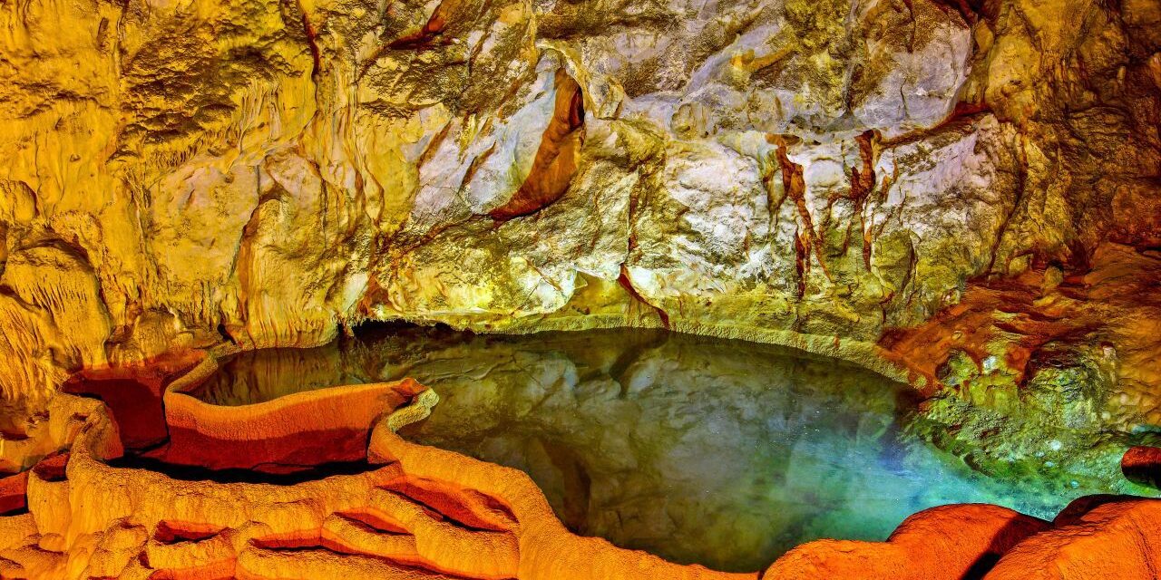 Σπήλαιο των Λιμνών: Εκεί όπου η ομορφιά της φύσης συνάντησε τον μύθο