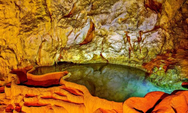 Σπήλαιο των Λιμνών: Εκεί όπου η ομορφιά της φύσης συνάντησε τον μύθο