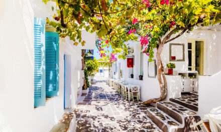 Ανακαλύπτοντας τον τόπο μας – Η ταξιδιωτική τάση που ήρθε για να μείνει