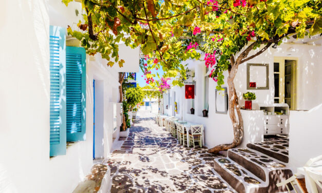 Ανακαλύπτοντας τον τόπο μας – Η ταξιδιωτική τάση που ήρθε για να μείνει