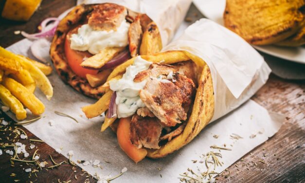 6 φημισμένα στέκια για να απολαύσετε… σουβλάκι!