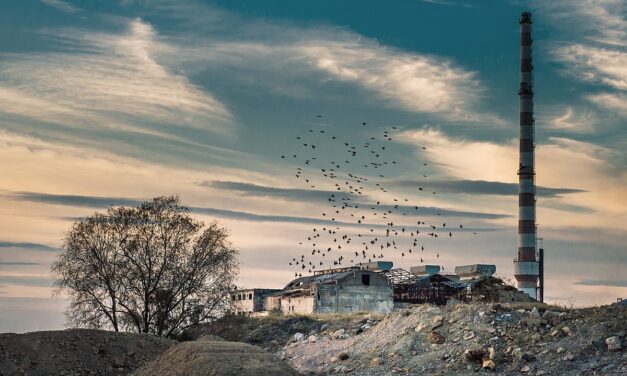 Τα γοητευτικά ερείπια των Λιπασμάτων της Δραπετσώνας στέκουν εκεί σαν “στοιχειωμένα”