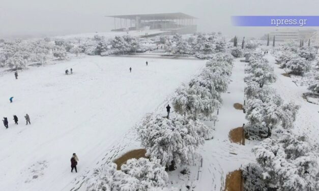 Το χιονισμένο «Σταύρος Νιάρχος» από ψηλά – Μαγικές εικόνες