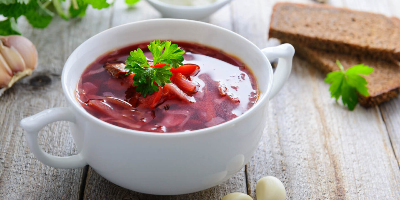 Ταξιδεύοντας στη Ρωσία: Συνταγή για αχνιστή σούπα borscht