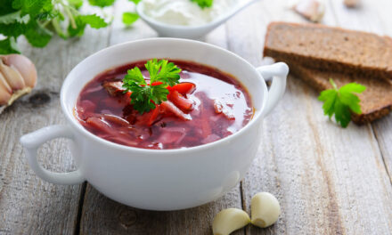 Ταξιδεύοντας στη Ρωσία: Συνταγή για αχνιστή σούπα borscht