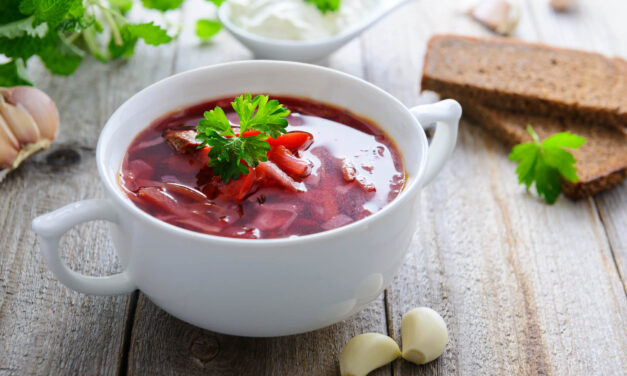 Ταξιδεύοντας στη Ρωσία: Συνταγή για αχνιστή σούπα borscht