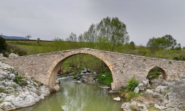 Δαφνούλα: Το ειδυλλιακό τοπίο που θυμίζει Ζαγοροχώρια βρίσκεται μια ανάσα από την Αθήνα