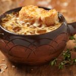 Γαλλική κρεμμυδόσουπα – Αυθεντική και πεντανόστιμη συνταγή