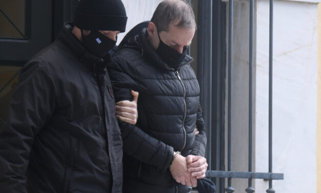 Ελληνικό #Metoo: Στην ανακρίτρια για νέα προθεσμία ο Λιγνάδης – Κατέθεσε τους φακέλους με τις καταγγελίες ο Π. Τσαρούχας