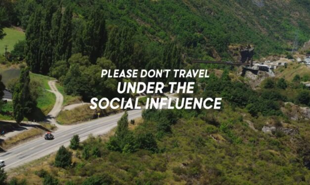 Νέα Ζηλανδία: Τουριστική καμπάνια προτρέπει τους τουρίστες να μην αντιγράφουν τις φώτo των άλλων