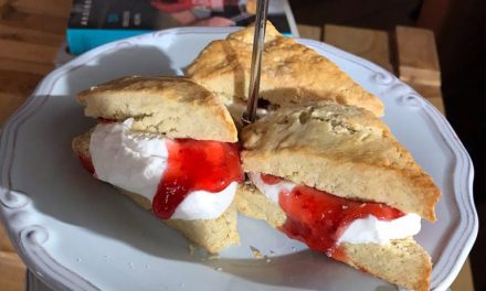Scones: Η αγαπημένη λιχουδιά των Βρετανών – Δείτε τη συνταγή