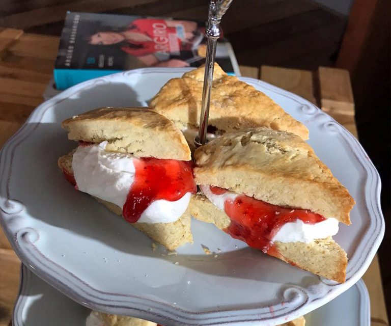 Scones: Η αγαπημένη λιχουδιά των Βρετανών – Δείτε τη συνταγή