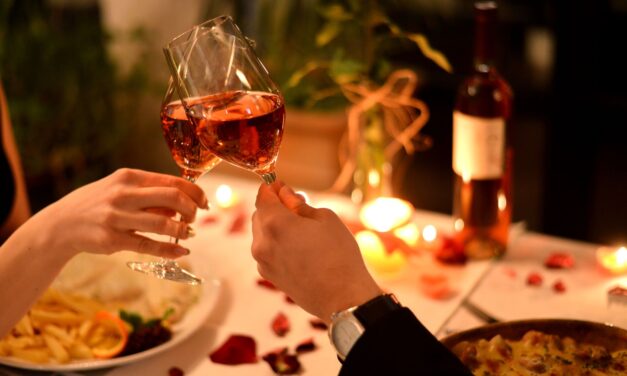 Αγ. Βαλεντίνος: 5 εστιατόρια ετοιμάζουν ρομαντικό μενού και το φέρνουν στο σπίτι σας!