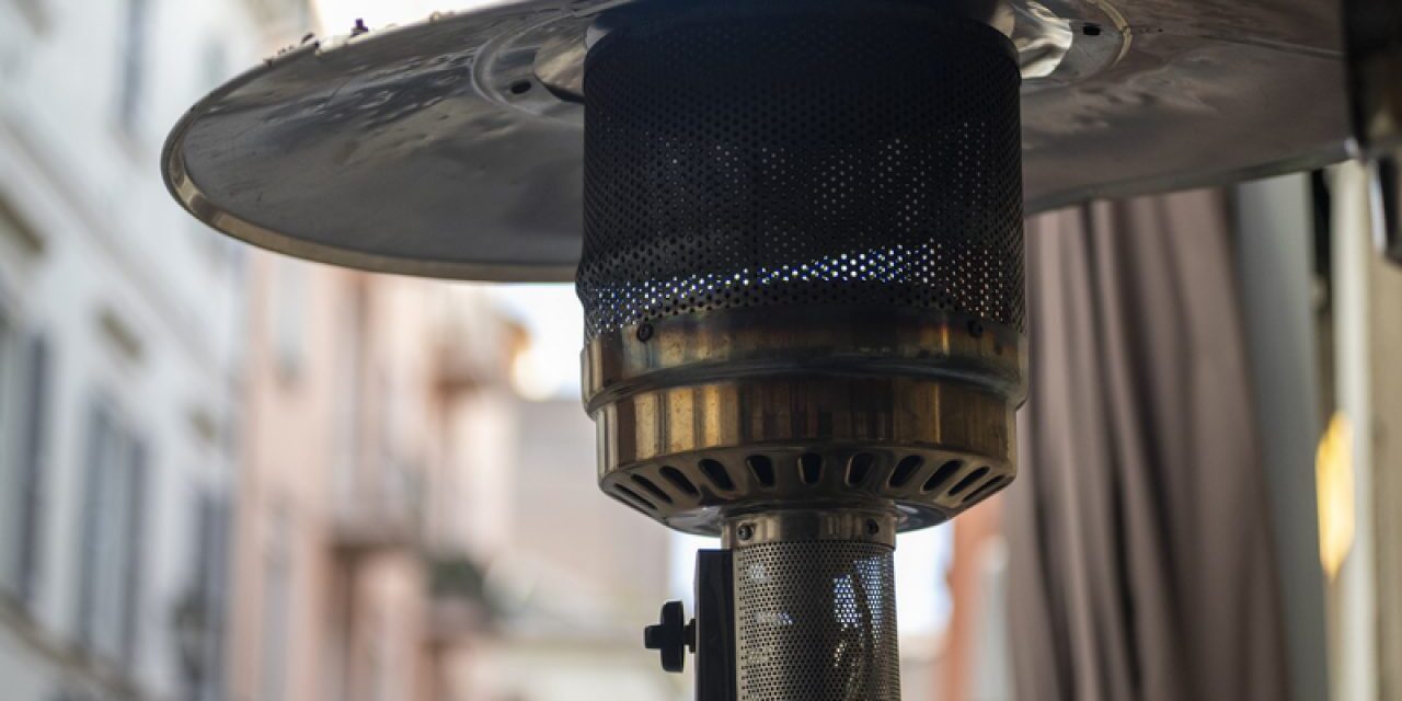 ΕΣΠΑ: Ένταξη ξενοδοχείων και τουριστικών καταλυμάτων στην επιχορήγηση για προμήθεια θερμαντικών εξωτερικού χώρου