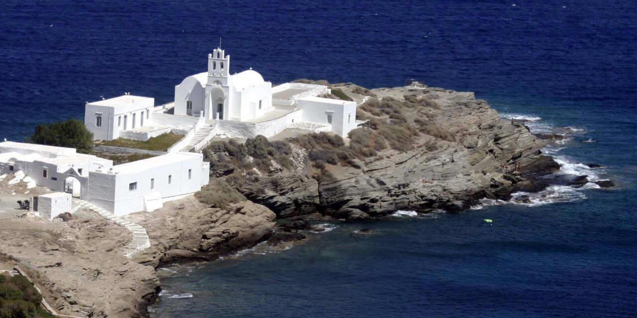 Όταν η θρησκεία συναντά το μεγαλείο της φύσης – 10 από τις πιο όμορφες εκκλησίες της Ελλάδας