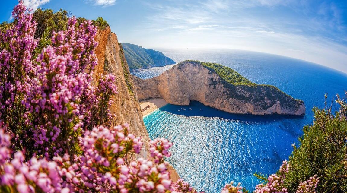 Daily Telegraph: Τα 15 καλύτερα ελληνικά νησιά για να επισκεφθεί κάποιος μετά την πανδημία
