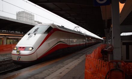 “Λευκό Βέλος”: Δείτε το γρηγορότερο τρένο της Ελλάδας από ψηλά να τρέχει με 200χλμ/ωρα (video)