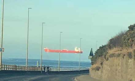 Bιντεοσκόπησε πλοίο να… πετά στον ουρανό!