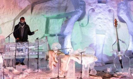 Μαγικές εικόνες: Συναυλία σε ιγκλού και μουσικά όργανα… από πάγο!