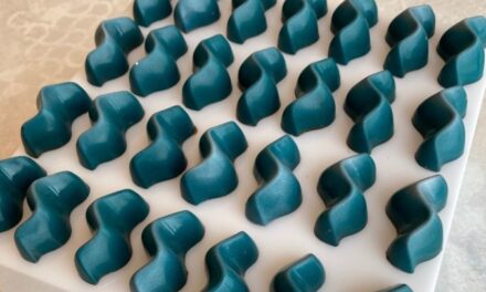 Ο Έλληνας μάγος της σοκολάτας έστησε ζαχαροπλαστείο στη Ρωσία – Δημιουργεί γλυκά…κοσμήματα