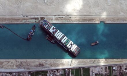 Διώρυγα του Σουέζ: «Αποκολλήθηκε» το Ever Given ύστερα από σχεδόν μια εβδομάδα (video)
