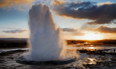 Geyser: Το εντυπωσιακό φυσικό φαινόμενο της Ισλανδίας (video)