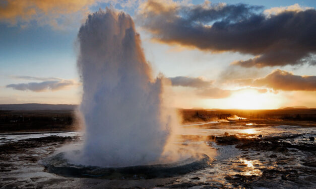 Geyser: Το εντυπωσιακό φυσικό φαινόμενο της Ισλανδίας (video)