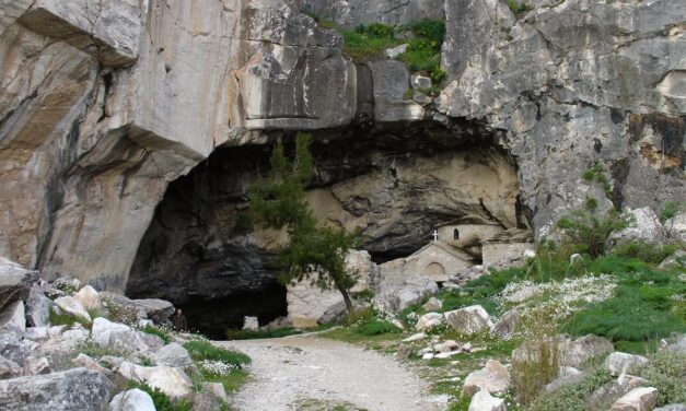 Εξερευνώντας το μυστηριώδες σπήλαιο Αμώμων, γνωστό ως Νταβέλη (video)