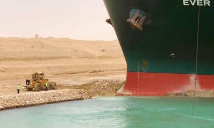Διώρυγα του Σουέζ : Φόβος να μείνει κλειστή για εβδομάδες – Ζημιές περίπου 10 δισ. την ημέρα