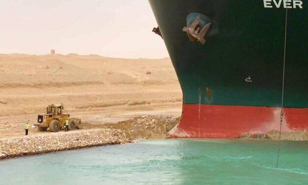 Διώρυγα του Σουέζ : Φόβος να μείνει κλειστή για εβδομάδες – Ζημιές περίπου 10 δισ. την ημέρα
