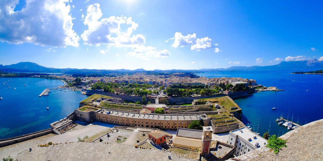 Η Daily Telegraph προτείνει 15 ελληνικά νησιά για τις φετινές καλοκαιρινές διακοπές