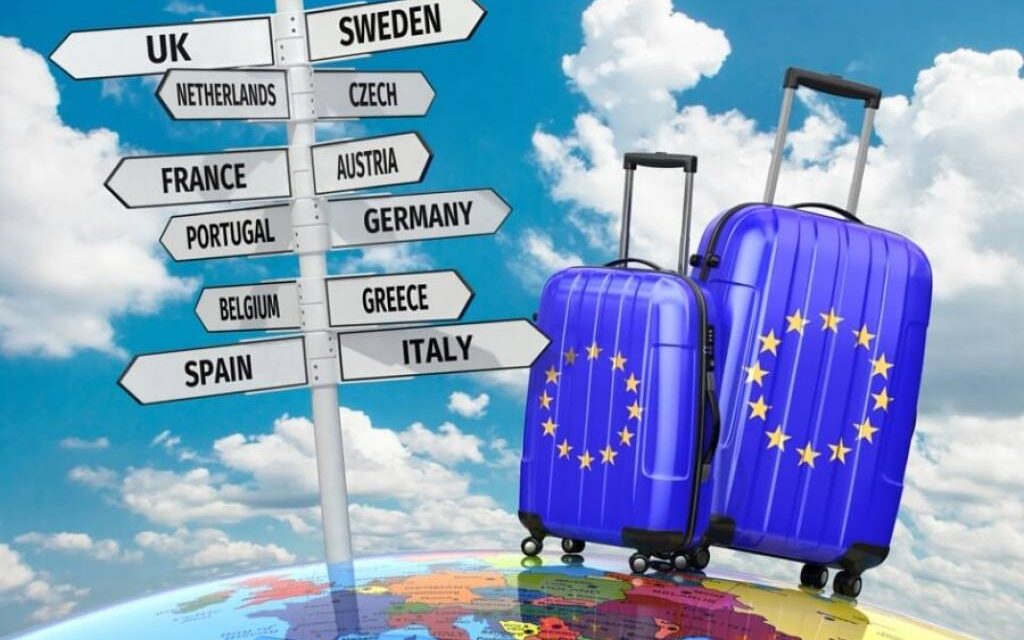 Ο Μπόρις Τζόνσον αποτρέπει τους Βρετανούς να ταξιδέψουν