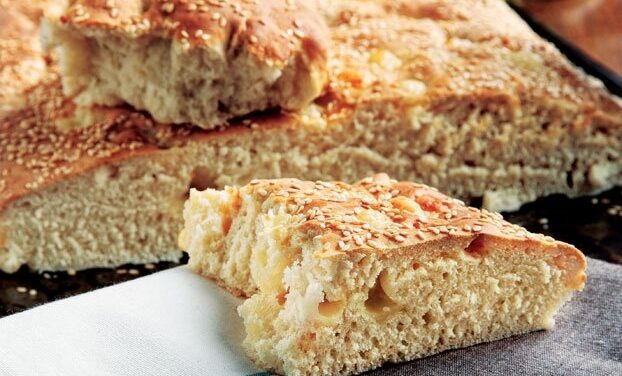 Παριανή φουσκωτή πίτα με τυρί για να γλείφετε τα δάχτυλα σας