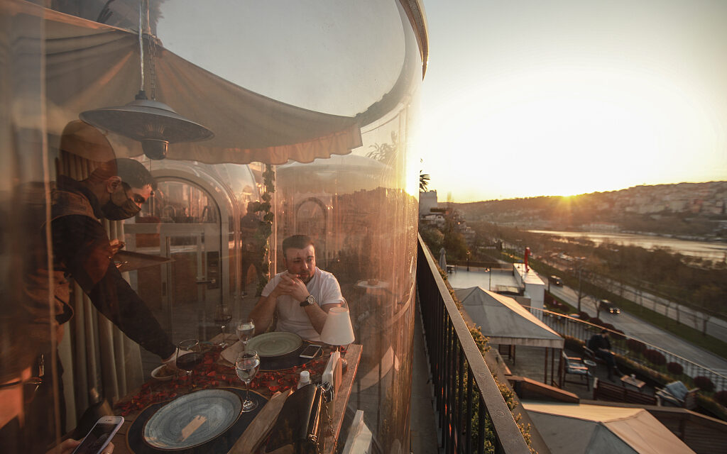 Turkce Meze: Eστιατόρια – φούσκες κατακλύζουν την Κωνσταντινούπολη και γίνονται viral (video)