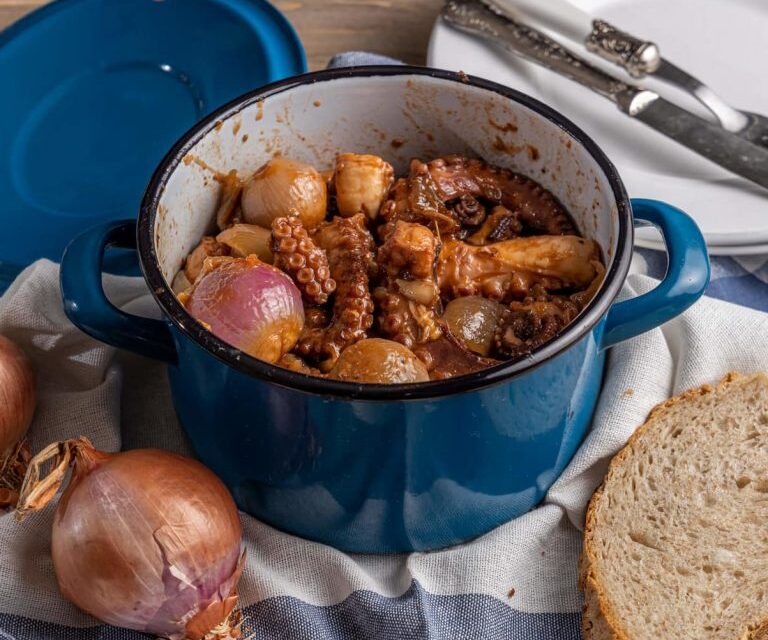 Το Σαρακοστιανό κρασάτο χταπόδι της κατσαρόλας- Δείτε πως να το κάνετε